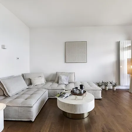Apartment Elegant Panorama View With Pool - Happy