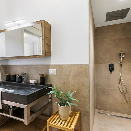 Apartment Elegant Panorama View With Pool - Happy